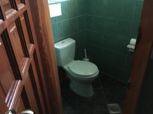 DETiの宿泊部屋のトイレ