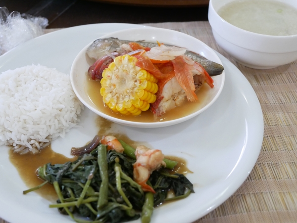 DETiで提供される食事（フィリピン家庭料理メイン）